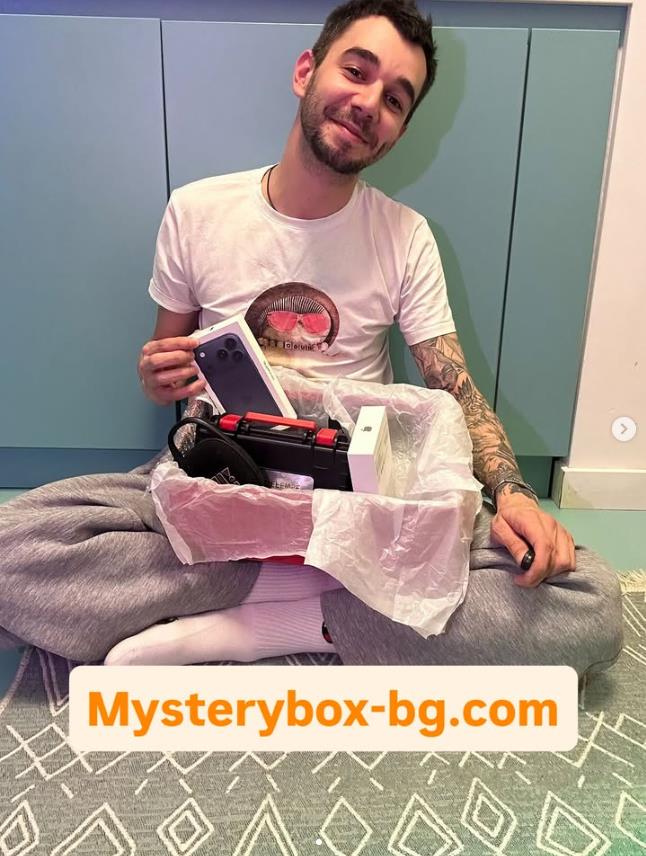 Николай със своята Mystery Box